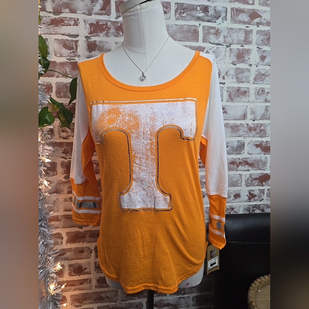 New 🔥 Rivalry Threads Womens top sz medium